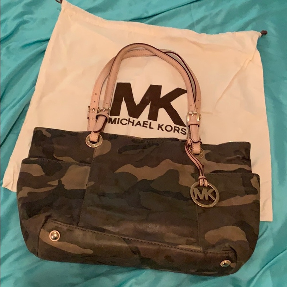 Michael Kors Camo shoulder bag